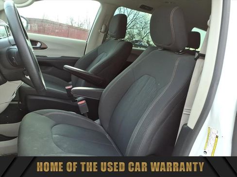 Used 2019 Chrysler Pacifica LX image 14
