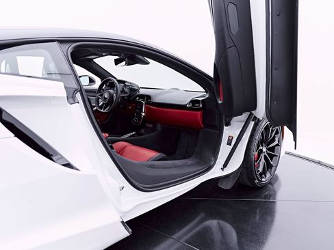 Used 2024 McLaren Artura RWD image 45