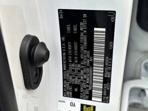 Used 2024 Toyota Corolla Cross LE FWD image 35
