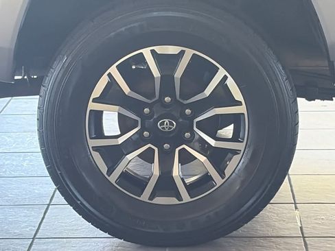 Used 2020 Toyota Tacoma TRD Sport AWD/4WD image 28