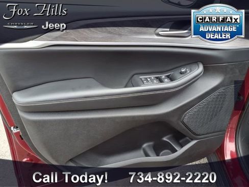 Used 2023 Jeep Grand Cherokee L Limited AWD/4WD image 16