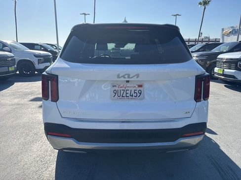Used 2024 Kia Sorento S image 5