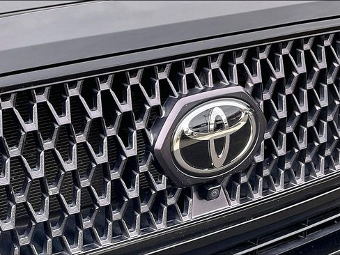 Used 2022 Toyota Tacoma Limited image 34