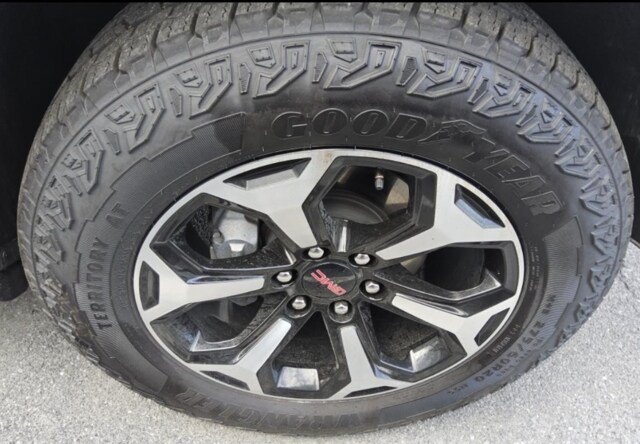 Used 2026 GMC Yukon XL AT4 w/ AT4 Premium Plus Package AWD/4WD image 6