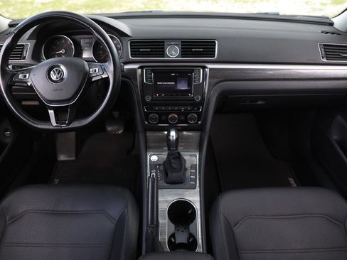 Used 2017 Volkswagen Passat 1.8T SE FWD image 2