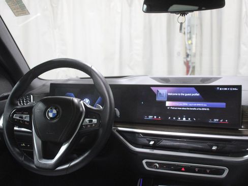 Certified 2024 BMW X5 xDrive40i w/ Premium Package AWD/4WD image 3