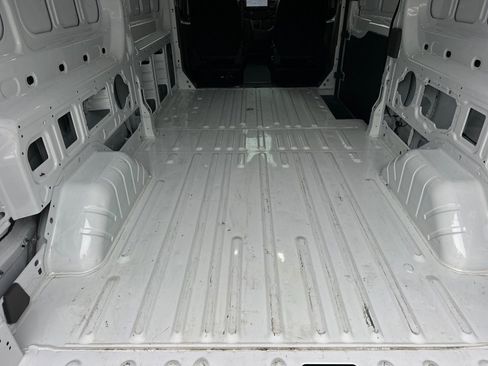 Used 2023 Ford E-Transit Medium Roof image 15