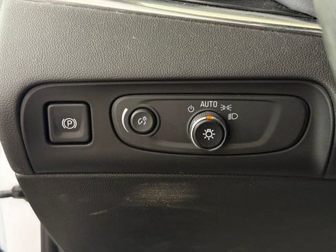 Used 2018 Buick Enclave Essence FWD image 41