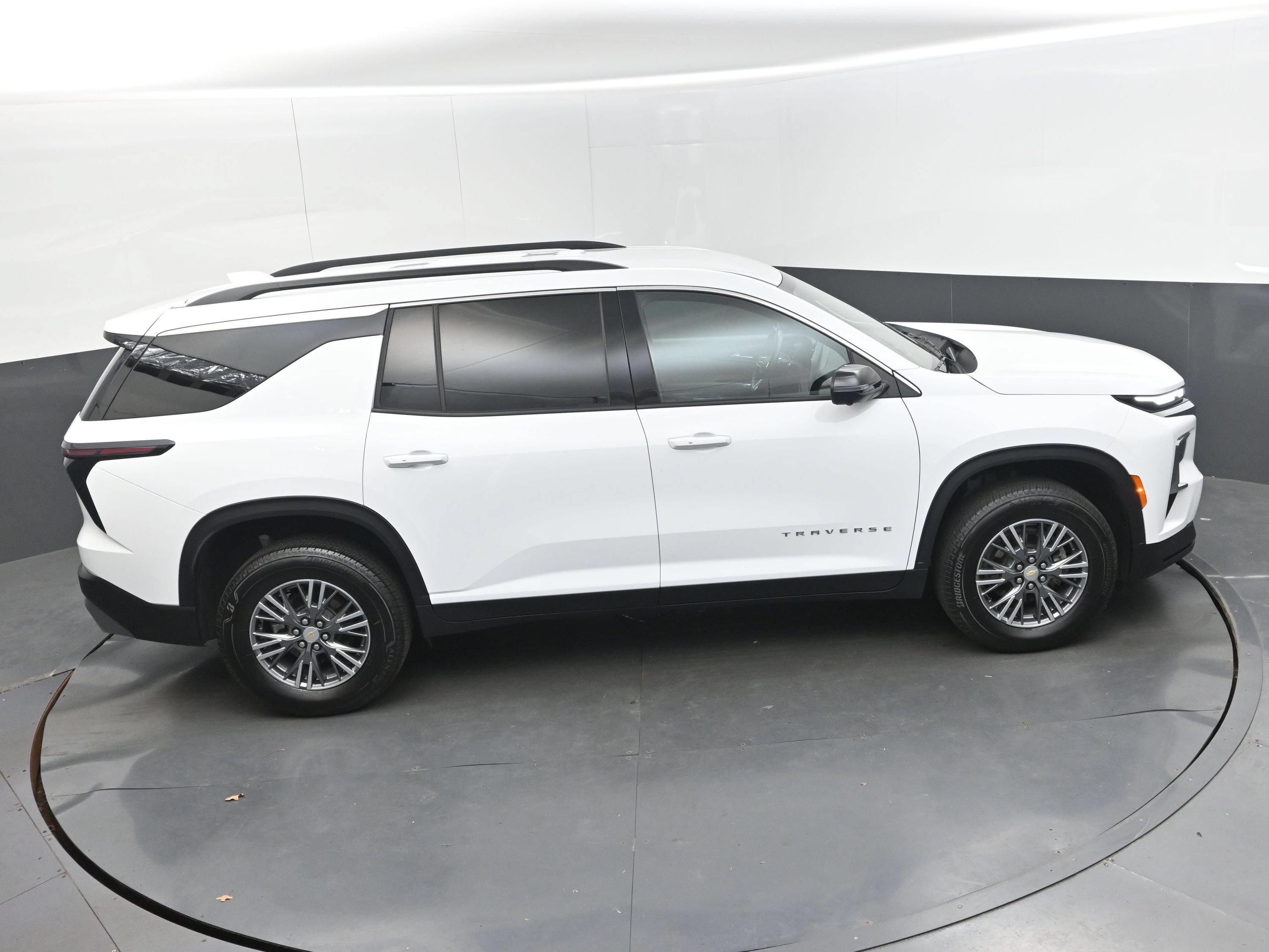 Certified 2026 Chevrolet Traverse LT w/ Driver Confidence Package FWD image 38