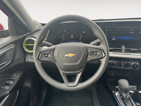 Used 2026 Chevrolet Trax LT image 12