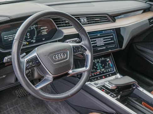 Used 2024 Audi Q8 e-tron Premium Plus image 7