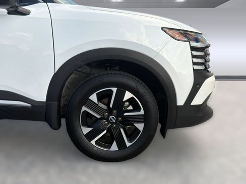 Certified 2025 Nissan Kicks SR FWD image 15