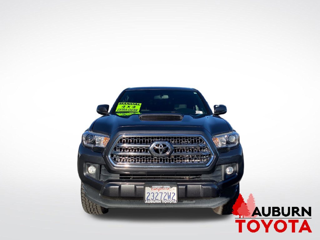 Used 2017 Toyota Tacoma TRD Sport w/ Tow Package AWD/4WD image 2