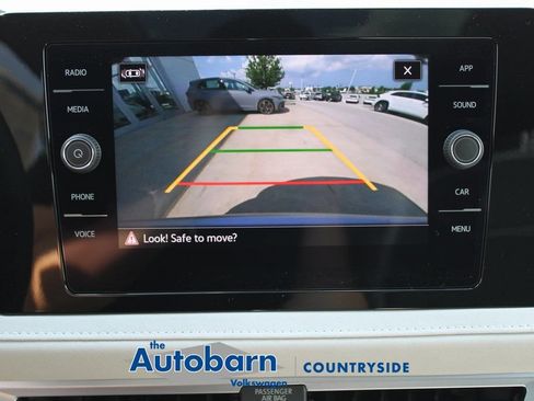 Used 2025 Volkswagen Taos SE AWD/4WD image 15