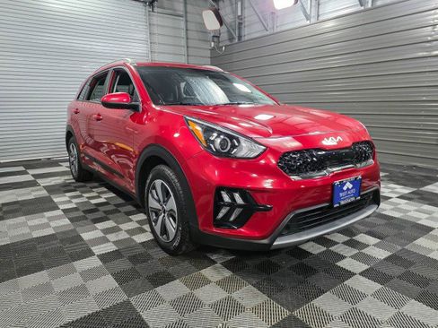 Used 2022 Kia Niro LX image 4
