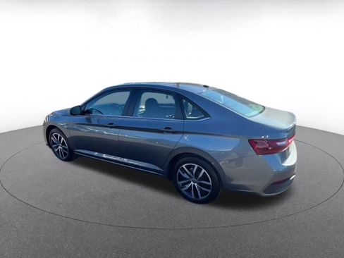 Used 2025 Volkswagen Jetta SE image 10