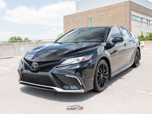 Used 2022 Toyota Camry XSE FWD image 3