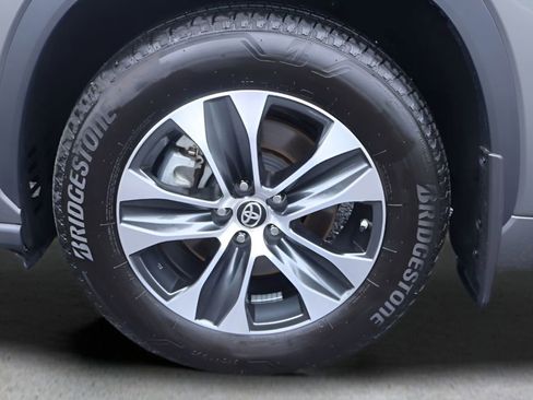 Certified 2025 Toyota Highlander XLE AWD/4WD image 28
