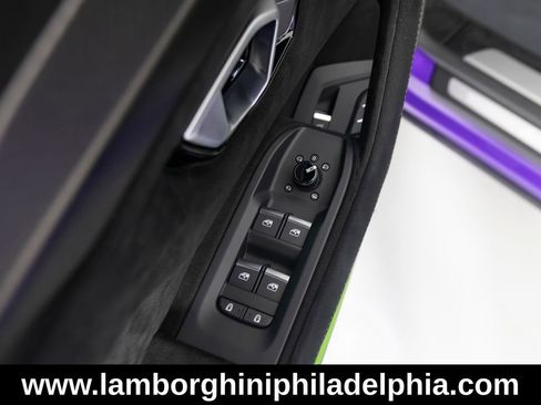 Used 2024 Lamborghini Urus Performante AWD/4WD image 13