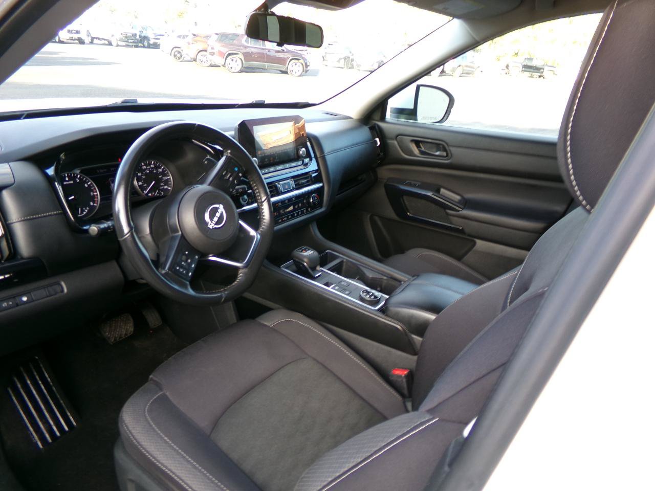 Used 2024 Nissan Pathfinder SV AWD/4WD image 13