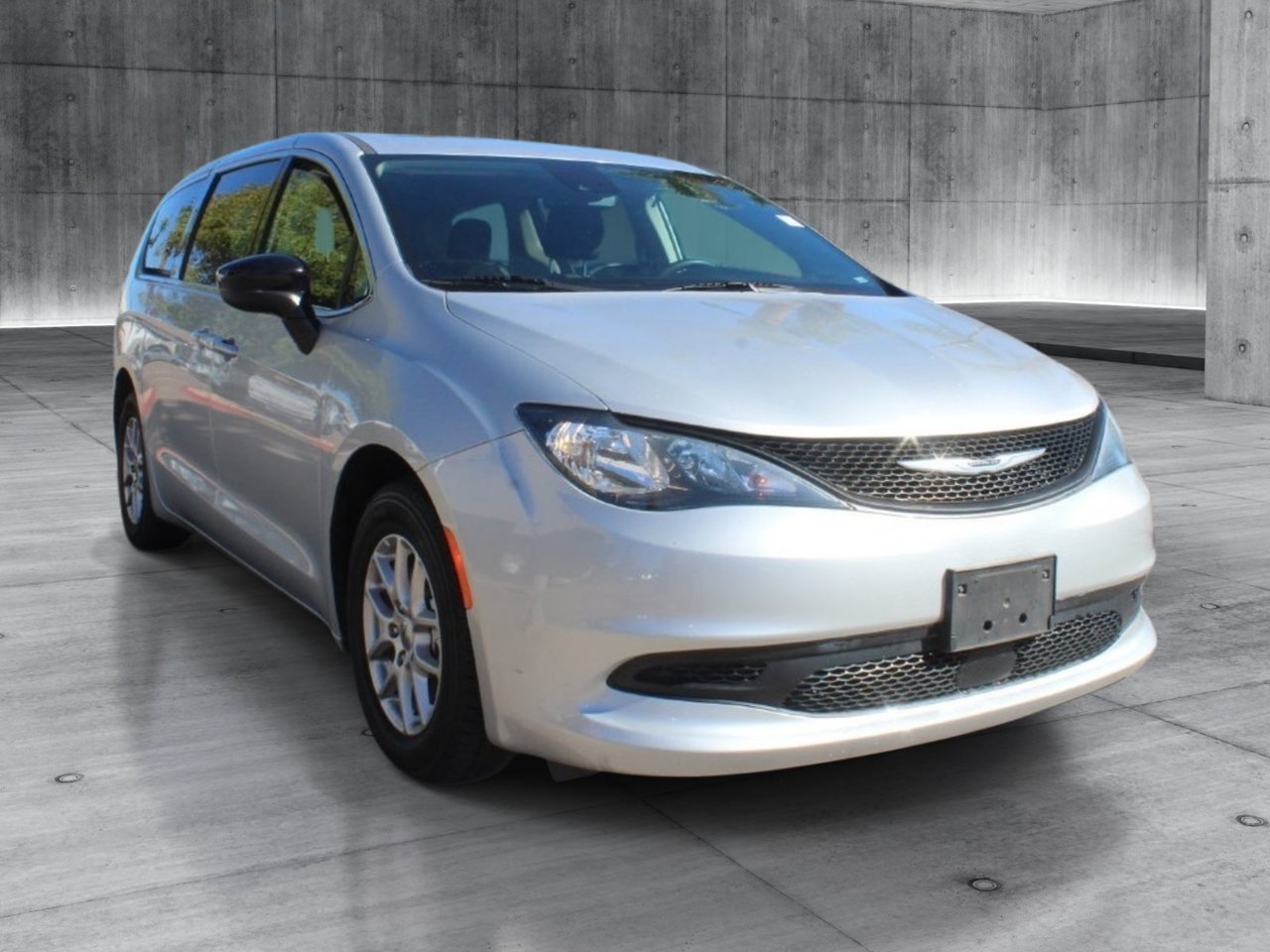 Used 2024 Chrysler Voyager LX FWD image 10