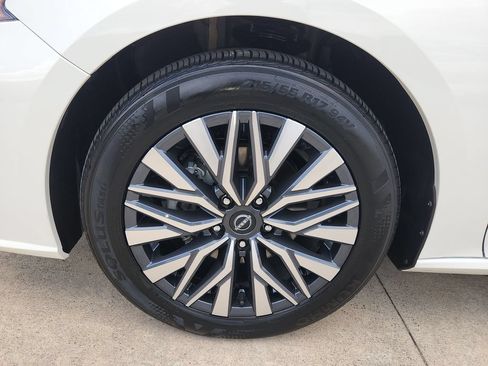 Used 2025 Nissan Altima 2.5 SV FWD image 30