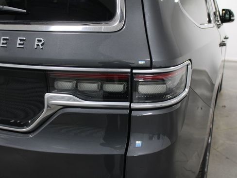 Used 2023 Jeep Grand Wagoneer L Series II image 14