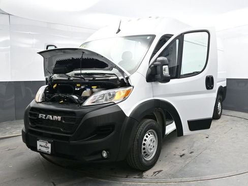 Used 2025 RAM ProMaster 2500 w/ Convenience Group image 39