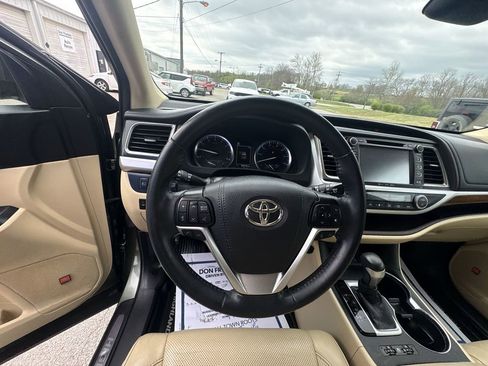 Used 2019 Toyota Highlander Limited image 11