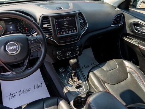 Used 2019 Jeep Cherokee Trailhawk AWD/4WD image 34