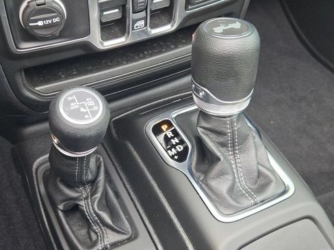Certified 2025 Jeep Wrangler Unlimited Sahara w/ Safety Group AWD/4WD image 25