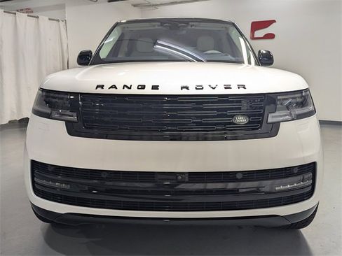 Used 2023 Land Rover Range Rover SE image 24