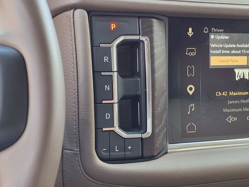 Used 2023 GMC Yukon Denali RWD image 17