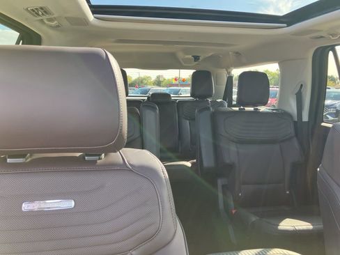 New 2025 Ford Expedition Max Platinum w/ Platinum Ultimate Package AWD/4WD image 12