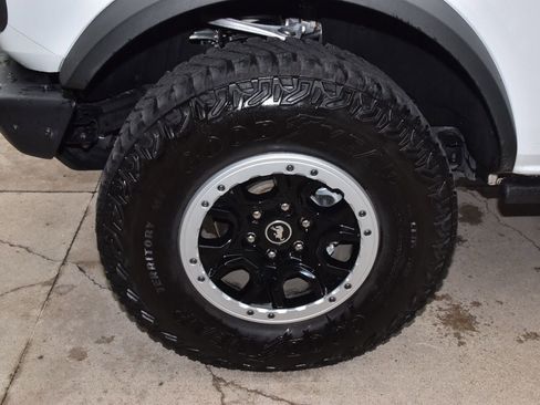 Certified 2024 Ford Bronco Badlands w/ Sasquatch Package AWD/4WD image 46