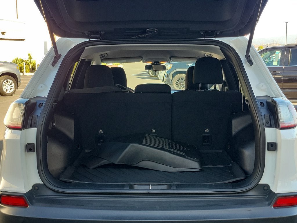 Used 2020 Jeep Cherokee Latitude FWD image 9