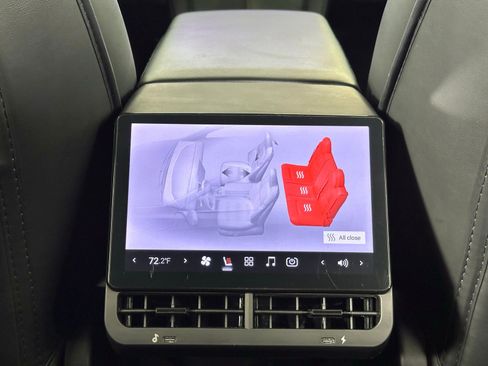 Used 2022 Tesla Model Y Long Range image 33