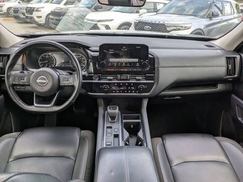 Used 2023 Nissan Pathfinder SL image 16