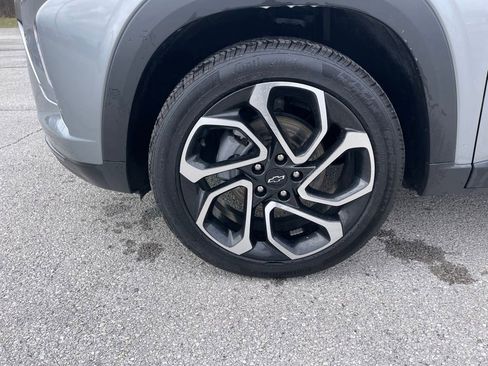 Used 2025 Chevrolet Trax RS w/ Sunroof Package image 9