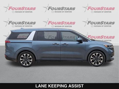 Used 2024 Kia Carnival EX FWD image 3