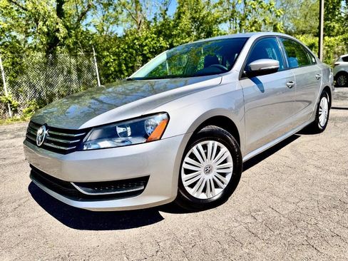 Used 2014 Volkswagen Passat 1.8T S FWD image 1