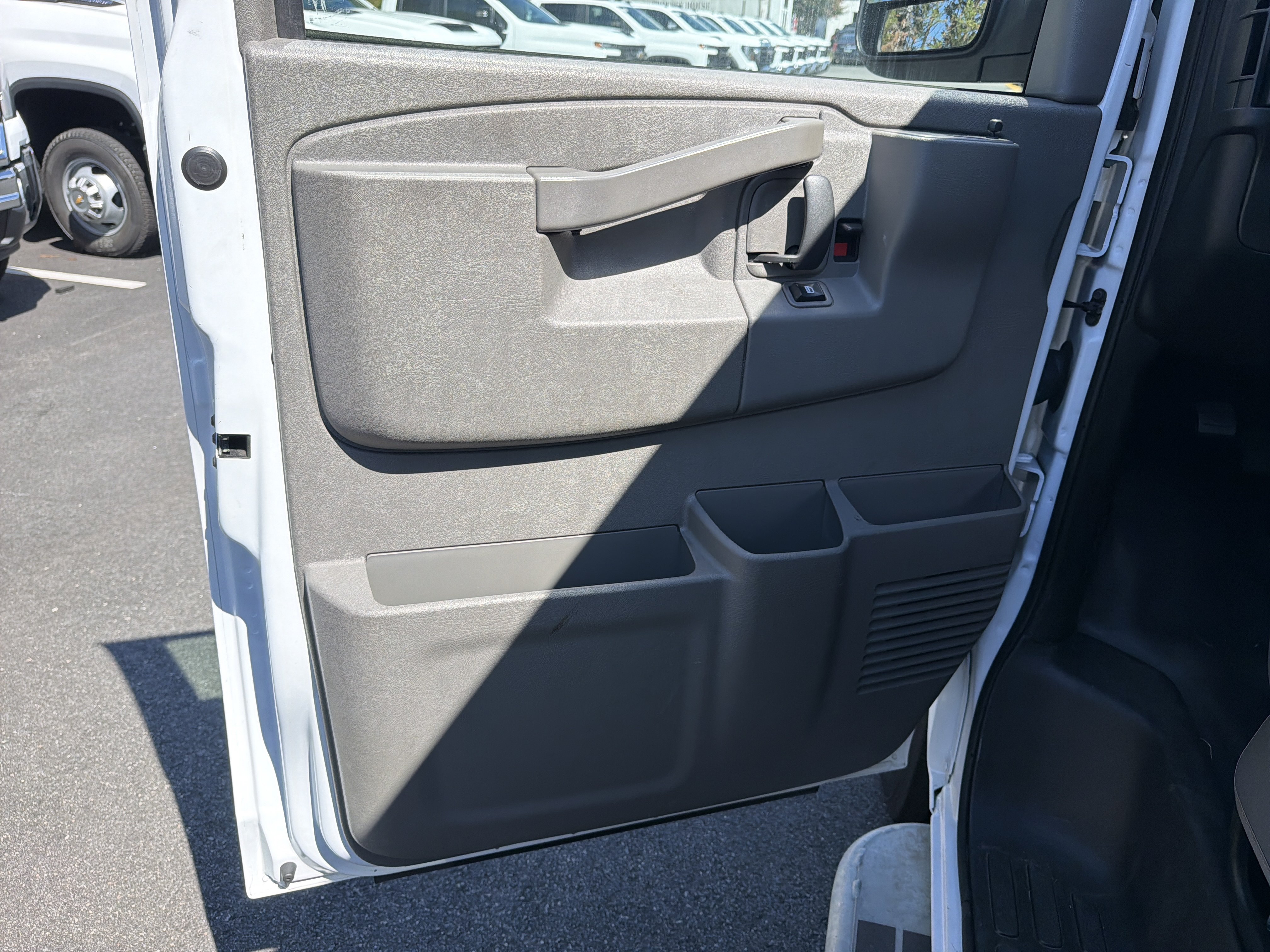 Used 2025 Chevrolet Express 2500 w/ Driver Convenience Package RWD image 14