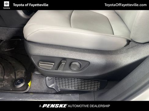 Used 2026 Toyota Sienna XLE FWD image 26