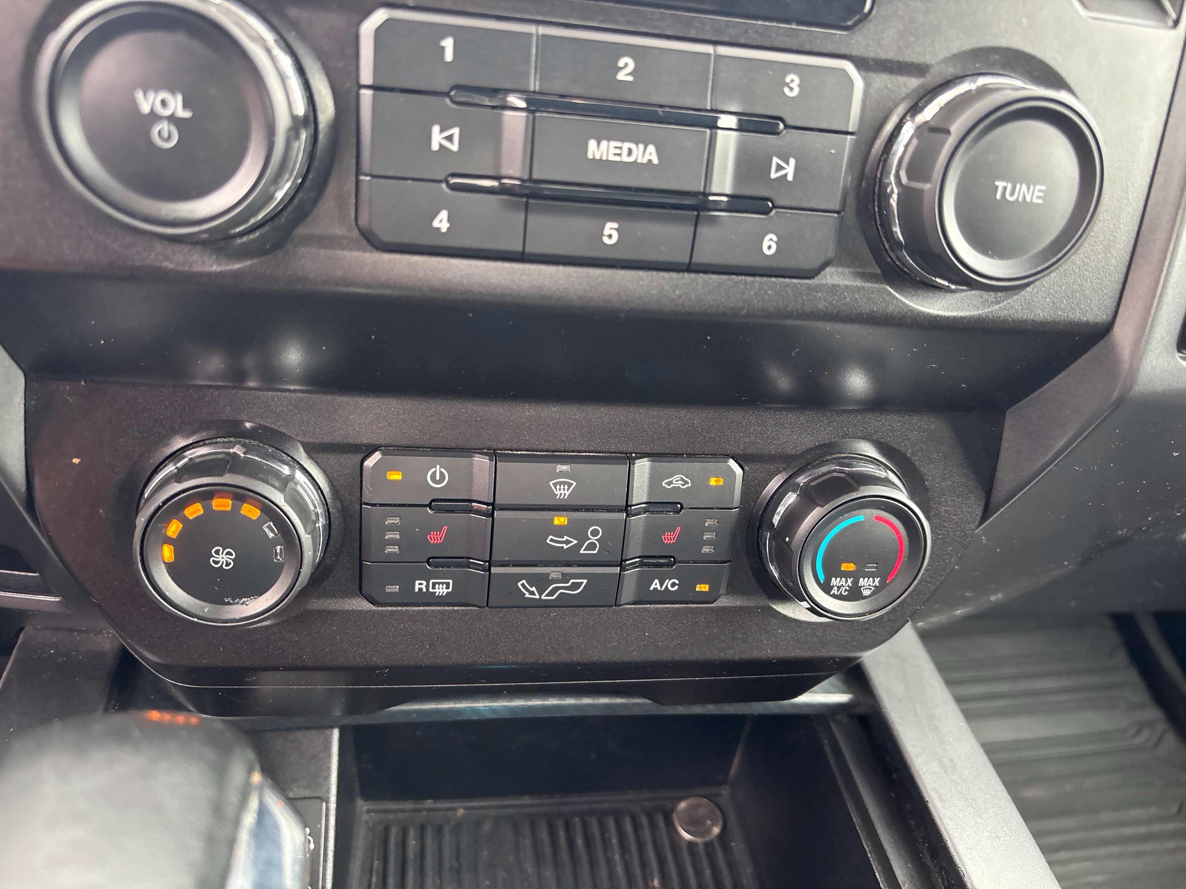 Used 2020 Ford F150 XLT w/ Equipment Group 302A Luxury AWD/4WD image 35
