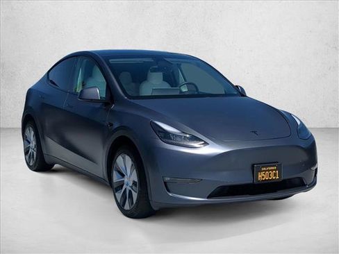 Used 2023 Tesla Model Y Long Range AWD/4WD image 3