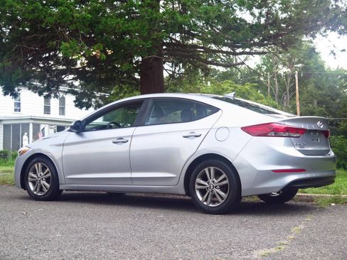 Used 2017 Hyundai Elantra SE FWD image 3