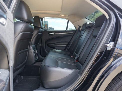 Used 2018 Chrysler 300 Limited AWD/4WD image 23