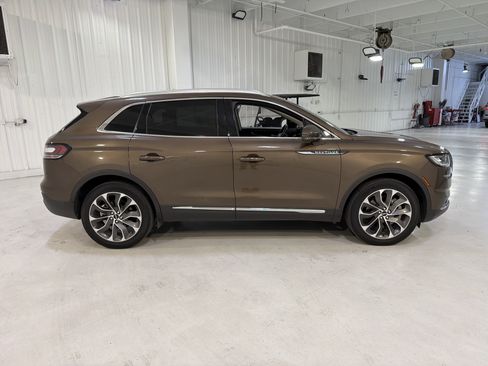 Used 2022 Lincoln Nautilus Reserve image 6