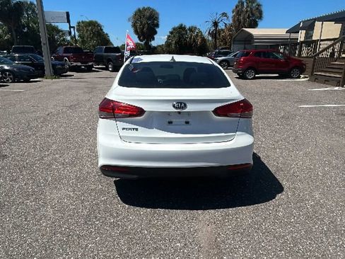 Used 2017 Kia Forte LX image 3
