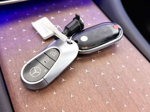 Used 2023 Mercedes-Benz EQS 580 4MATIC SUV image 40